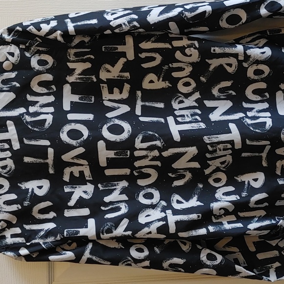 Reebok Ladies Light Full Zip Long Sleeved Jacket - Picture 6 of 6